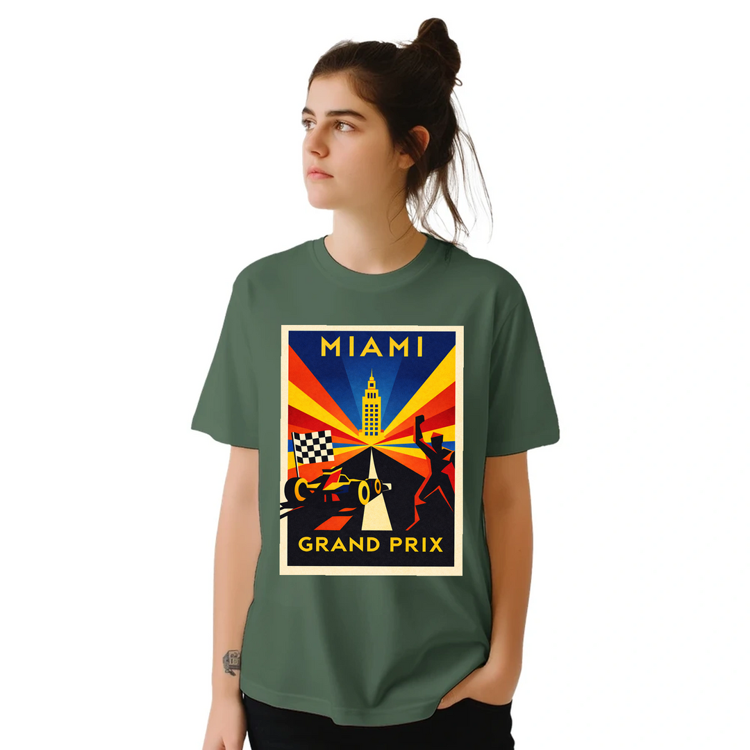 Miami F1 t-shirt i en färgstark design, hyllar den pulserande energin från Formel 1-scenen i USA. Finns i storlekar S till XX
