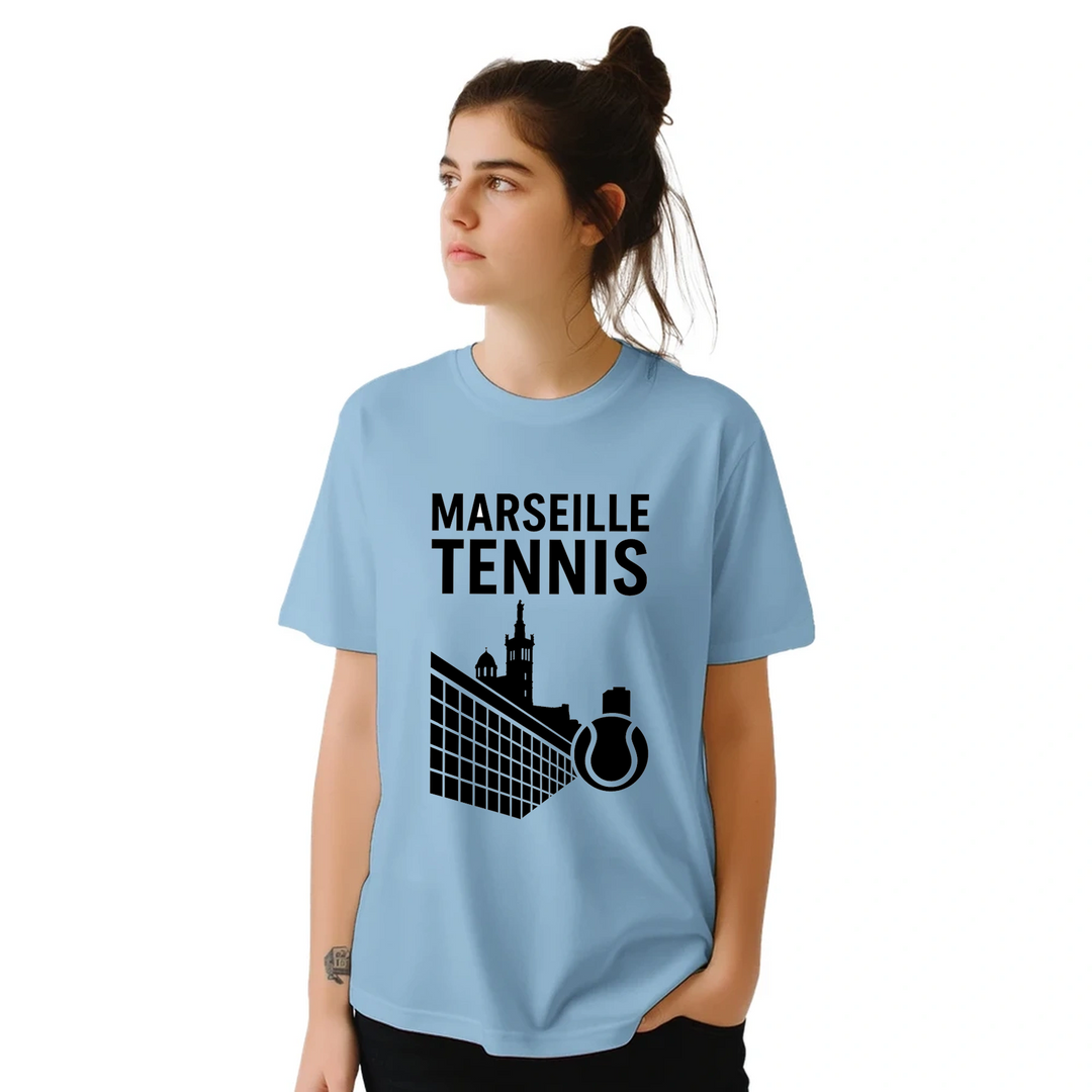 T-shirt Marseille Tennis con design vivace, perfetta per gli appassionati di tennis. Comfort e stile per ogni occasione