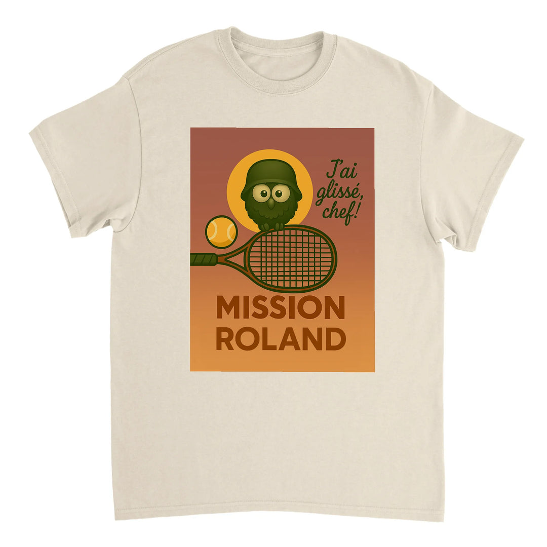テニスへの情熱を表現する「ミッション・ローランド」Tシャツ。柔らかい高品質な生地で、快適さとスタイルを兼ね備えています。サイズはS、M、L、XL、XXLから選べます。
