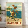 マルセイユの魅力にインスパイアされた子供用ウサギ自転車ポスター。青と緑の穏やかな色合いで、子供部屋や遊び場にぴったりのアート作品です。
