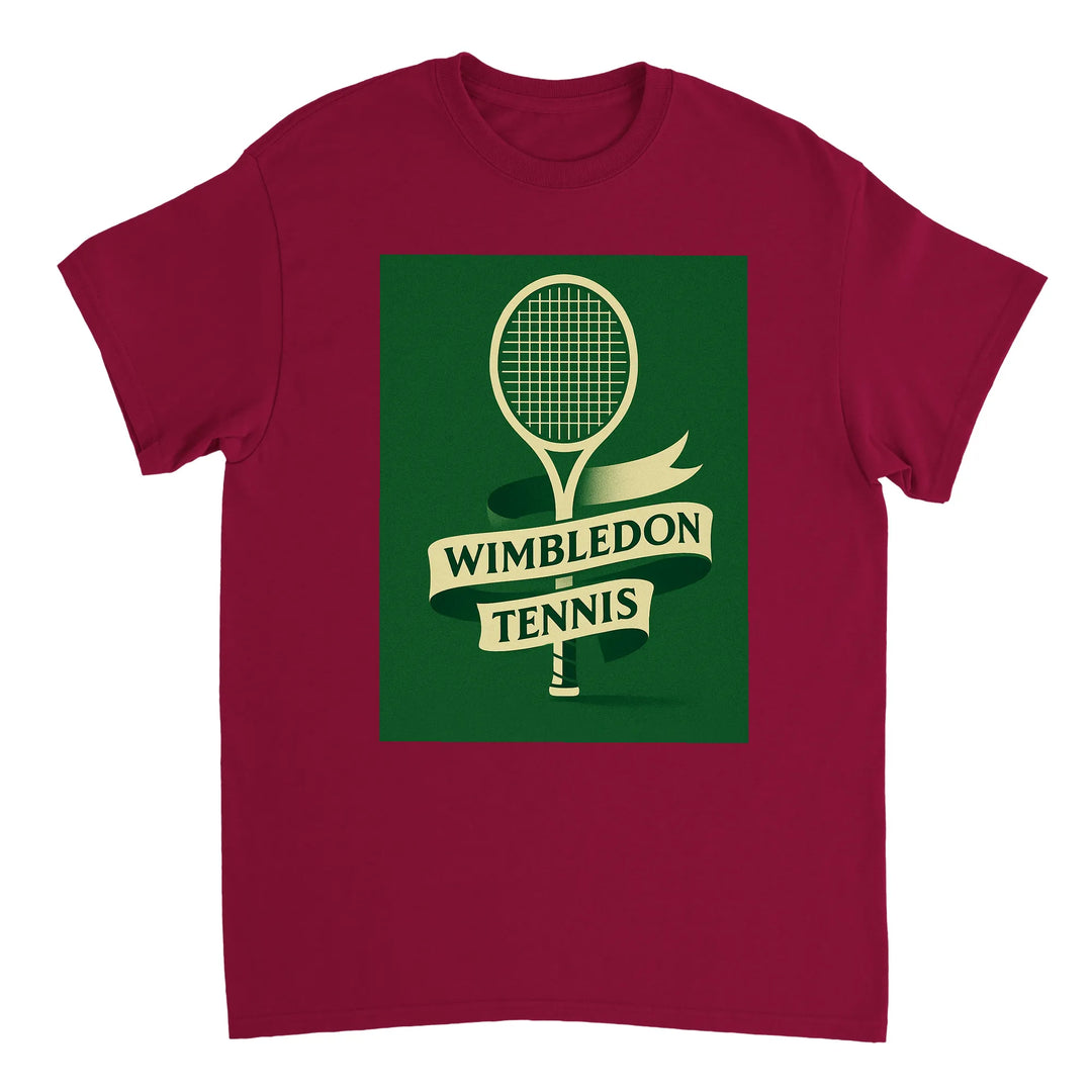 ウィンブルドンを祝うテニステーマのTシャツ。快適で耐久性に優れたデザインで、スポーツ愛好者必見のアイテム。サイズ展開: S, M, L, XL, XXL。