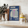 Yayoi Kusama iedvesmots ķirbju plakāts ar bagātīgām brūnām un zaļām krāsām, pieejams izmēros 50x70 vai 30x40, ideāli piemērot
