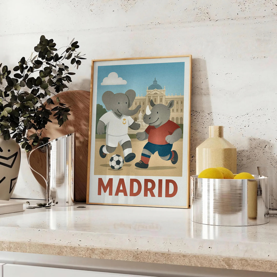 Πόστερ με ελέφαντα και ρινόκερο που παίζουν ποδόσφαιρο, ιδανικό για το δωμάτιο του παιδιού σας, σε φωτεινές αποχρώσεις μπλε κ