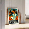 Vibrant Marseille fotbollsposter med en slående grön och röd design, perfekt för fotbollsälskare. Finns i olika storlekar