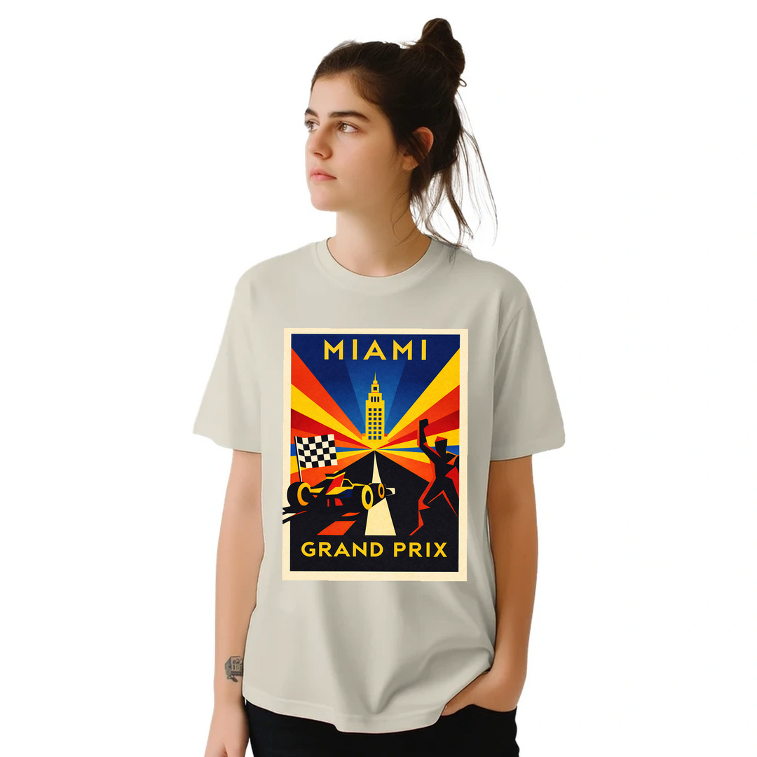 Miami F1 t-shirt i en färgstark design, hyllar den pulserande energin från Formel 1-scenen i USA. Finns i storlekar S till XX