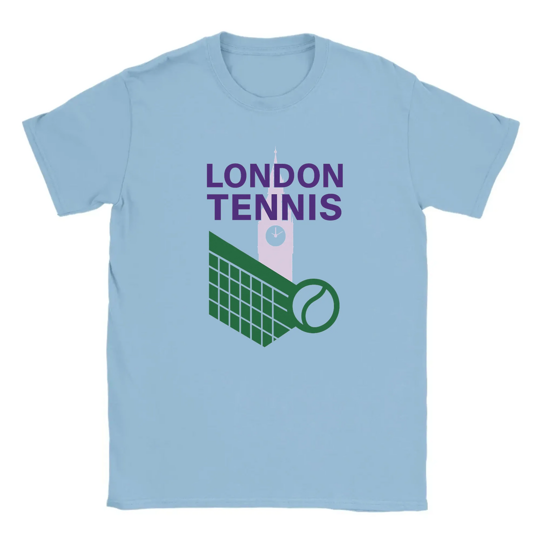ロンドンのテニスシーンを感じさせる、プレミアムコットン製の快適なTシャツ。スポーツ愛好者やロンドンファンに最適なユニークなデザイン。