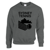 シドニー テニス セーターは、快適さとスタイルを兼ね備えたユニセックスのスウェットシャツです。柔らかいコットンとポリエステルのブレンドで作られ、プラッシュな感触を提供します。