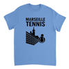 T-shirt Marseille Tennis con design vivace, perfetta per gli appassionati di tennis. Comfort e stile per ogni occasione