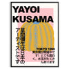 Yayoi Kusama pumpiņu plakāts ar spilgtu oranžu krāsu uz stilīga pelēka fona, pieejams dažādos izmēros, lieliski piemērots māj