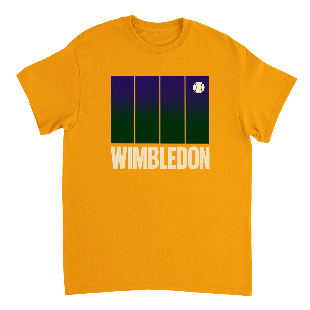 ウィンブルドンテニスTシャツ。アイコニックなトーナメントにインスパイアされたデザインで、コート内外でスタイルをアップグレード。テニスファンやプレイヤーに最適な一枚。サイズはSからXXLまで。