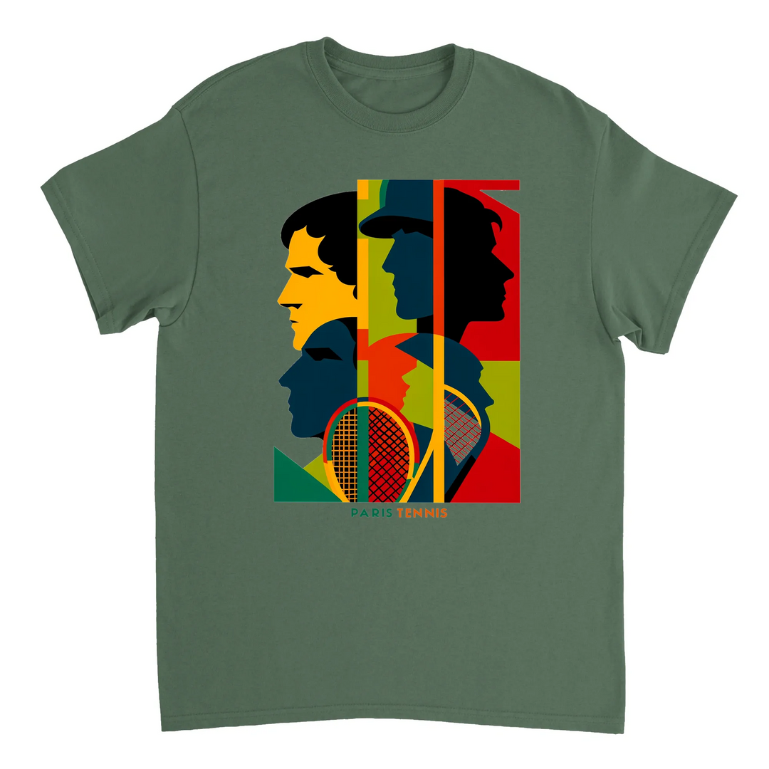トーナメントテニスTシャツ。プレイヤーやファンに最適なスタイリッシュなティー。快適さと耐久性を兼ね備えた高品質素材使用。サイズ展開：S, M, L, XL, XXL。