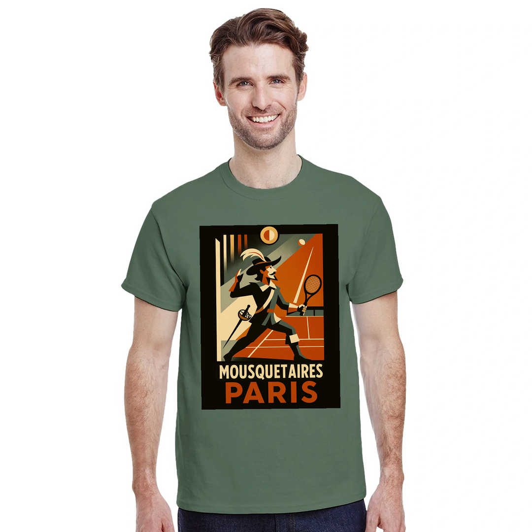 パリのエッセンスを感じるスタイリッシュなテニスTシャツ。テニス愛好者とファッション好きに最適な一着。サイズはSからXXLまで揃っています。