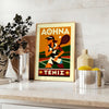 Athena Tennis poster med en djärv röd och svart design, perfekt för tennisentusiaster. Finns i storlekarna 50x70 eller 30x40