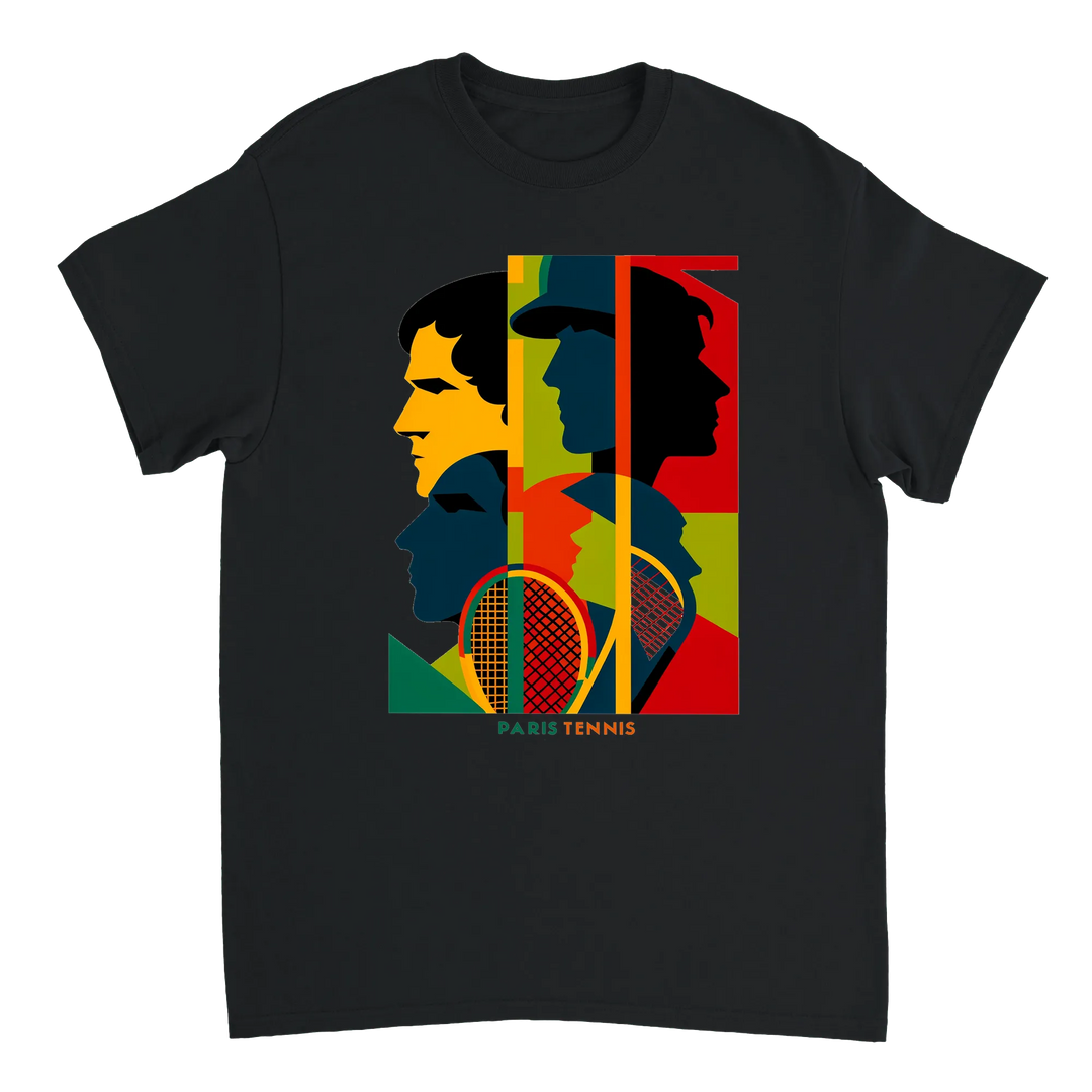 トーナメントテニスTシャツ。プレイヤーやファンに最適なスタイリッシュなティー。快適さと耐久性を兼ね備えた高品質素材使用。サイズ展開：S, M, L, XL, XXL。