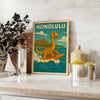 Affiche captivante thème Kid Dinosaur Honolulu Surf chambre enfant teintes vives vert jaune œuvre ludique dimensions cm une touche fun espace tailles A4 A0