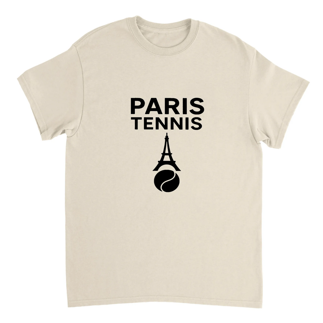 パリテニスTシャツは、愛の街のエッセンスとテニスのスピリットを捉えたスタイリッシュなデザインです。スポーツ愛好者やファッション好きに最適で、コートの内外で着用できます。サイズはS、M、L、XL、XXLがあります。