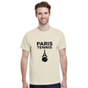 パリテニスTシャツは、愛の街のエッセンスとテニスのスピリットを捉えたスタイリッシュなデザインです。スポーツ愛好者やファッション好きに最適で、コートの内外で着用できます。サイズはS、M、L、XL、XXLがあります。