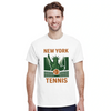 ニューヨークのテニスシーンを感じさせるスタイリッシュなTシャツ。快適で通気性のあるコットン素材を使用し、スポーツ愛好家や都市のトレンドセッターに最適です。