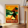 Ανακαλύψτε την ζωντανή κουλτούρα του σέρφινγκ με το εντυπωσιακό αφίσα San Sebastian Donostia, σε έντονες πράσινες και κόκκινε