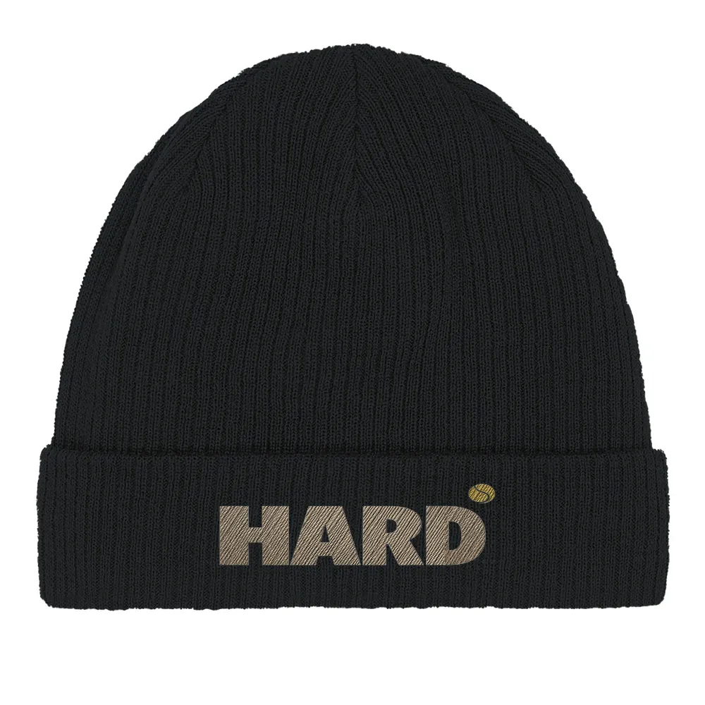 100%オーガニックコットン製のハードテニス刺繍ビー二ー。柔らかく通気性があり、屋内外問わずスタイリッシュに着用できます。