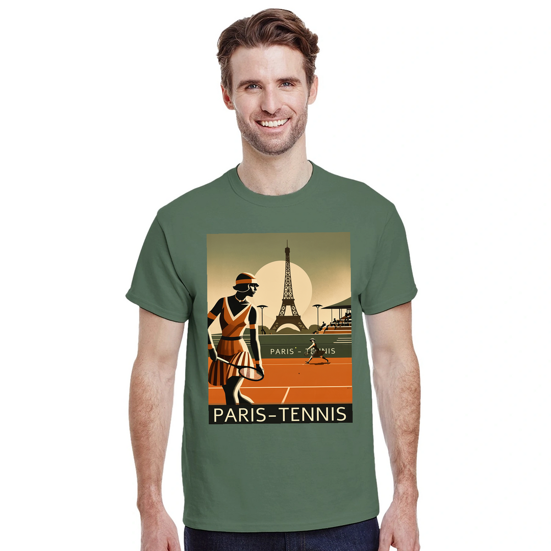 パリのテニスをテーマにしたおしゃれなTシャツ。テニス愛好者にぴったりのデザインで、スタイルを引き立てます。サイズはSからXXLまで選べます。