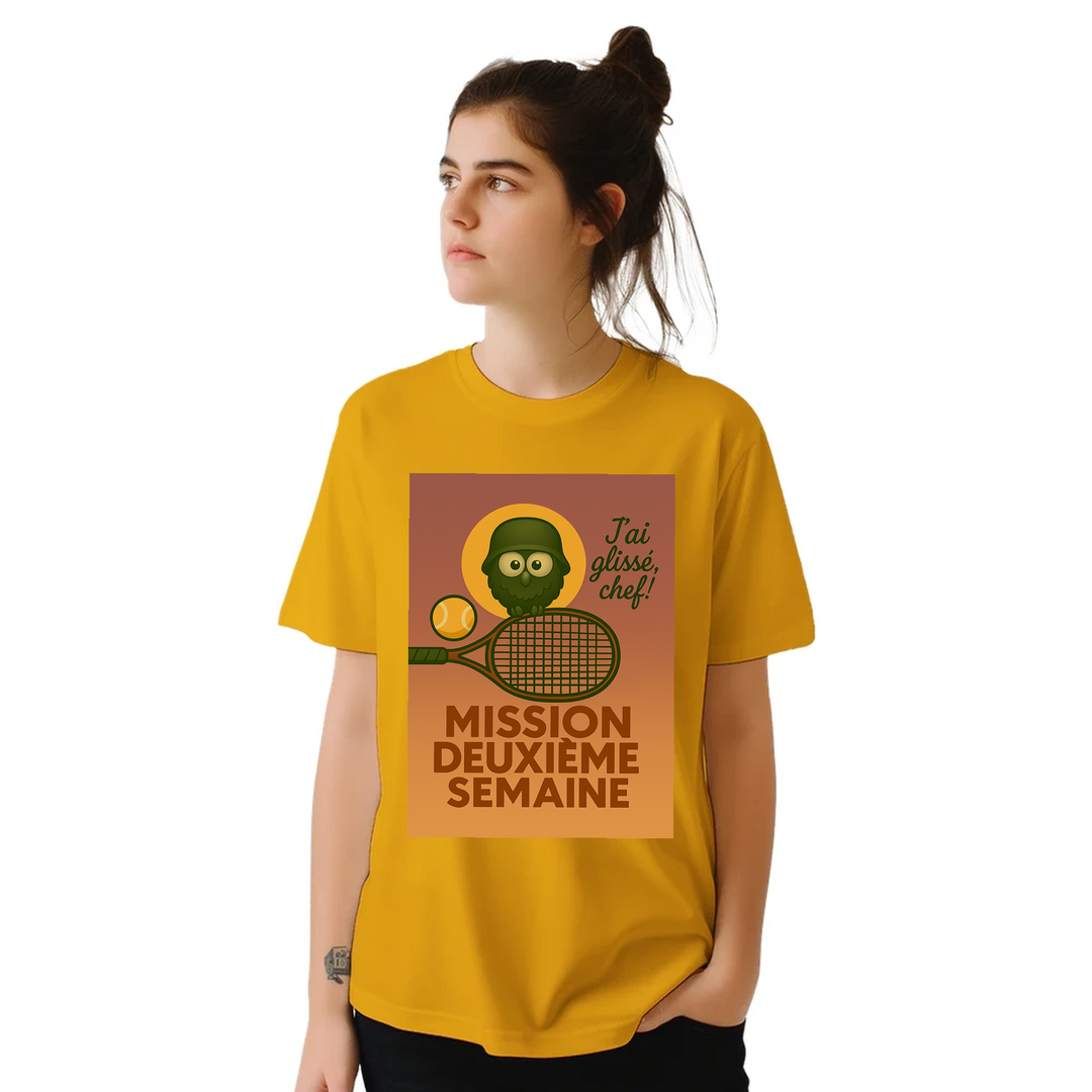 テニス愛好者のためのスタイリッシュなMission 2eme SemaineテニスTシャツ。快適な着心地で、コート内外でのプレイをサポートします。