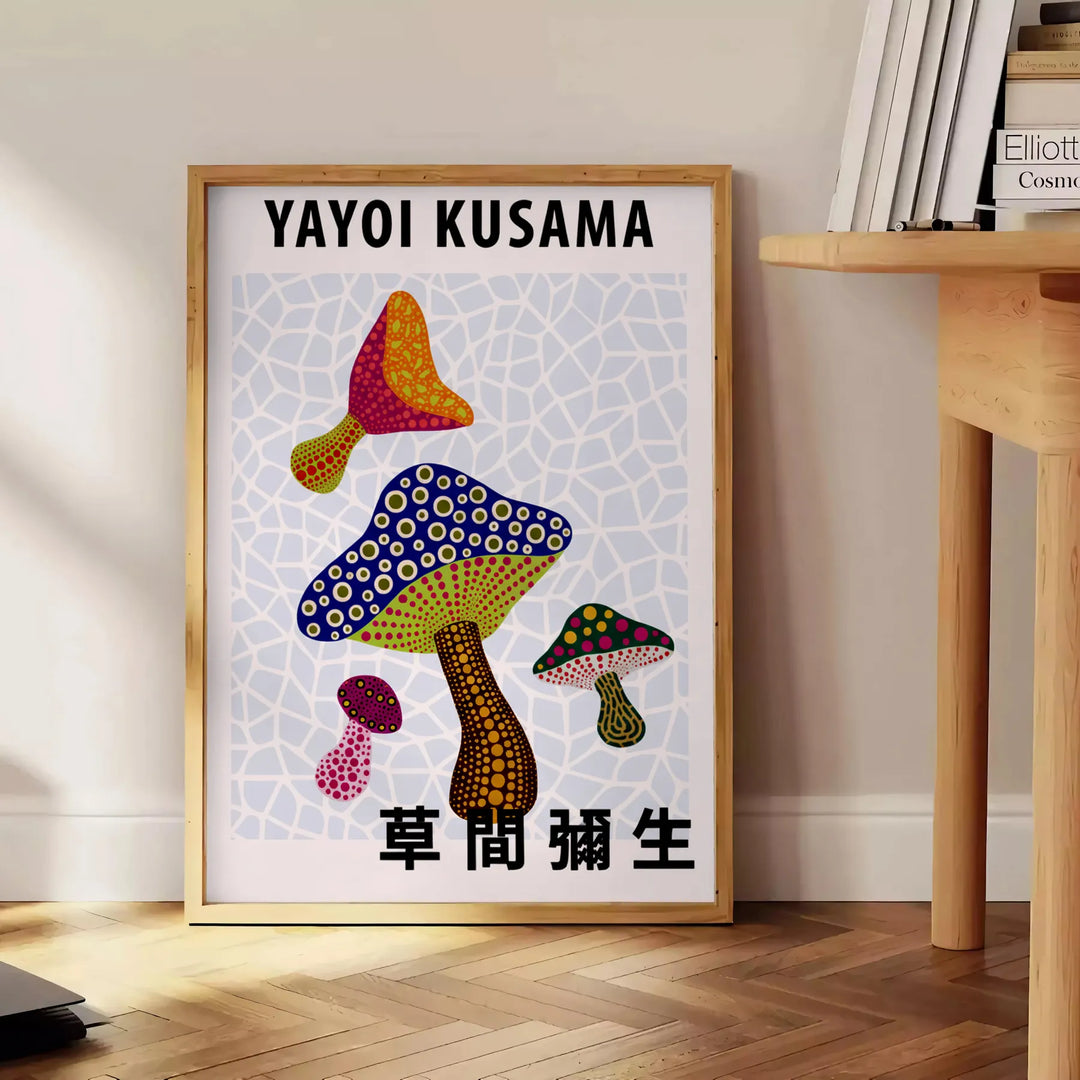 Plakat z motywem grzybów w stylu Yayoi Kusama, w intensywnych czerwonych i zielonych kolorach. Idealny do każdego wnętrza, do