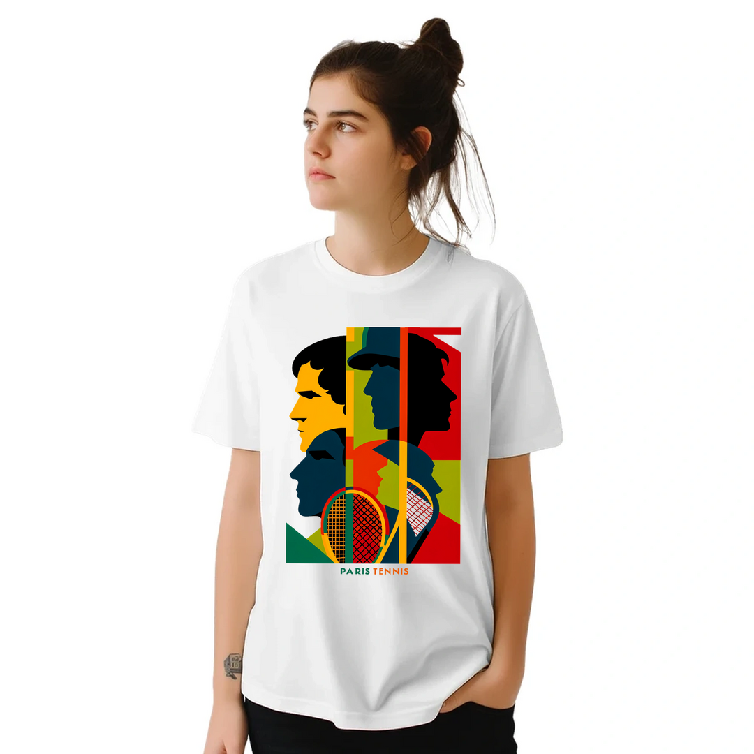 トーナメントテニスTシャツ。プレイヤーやファンに最適なスタイリッシュなティー。快適さと耐久性を兼ね備えた高品質素材使用。サイズ展開：S, M, L, XL, XXL。