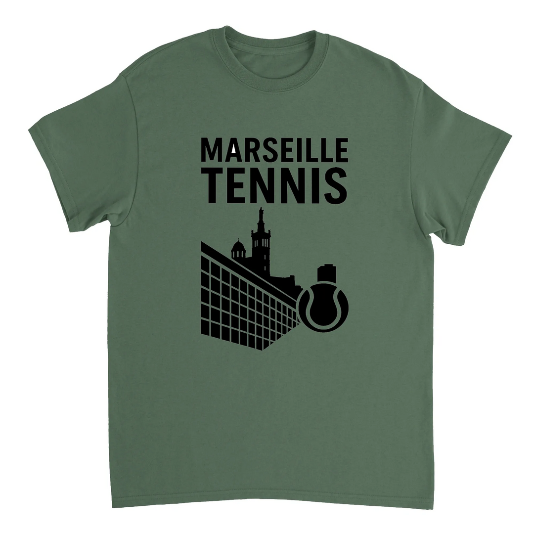 T-shirt Marseille Tennis con design vivace, perfetta per gli appassionati di tennis. Comfort e stile per ogni occasione