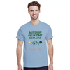 テニス愛好者のためのスタイリッシュな「ミッション2エメセマインテニス2」Tシャツ。快適さとスタイルを兼ね備えた高品質のコットン製。