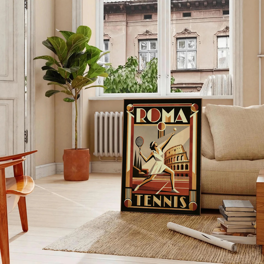 Roma Tennis Poster in lebendigen Rot- und Grüntönen, ideal für Sportliebhaber. Erhältlich in 50x70 oder 30x40, gerahmt oder u