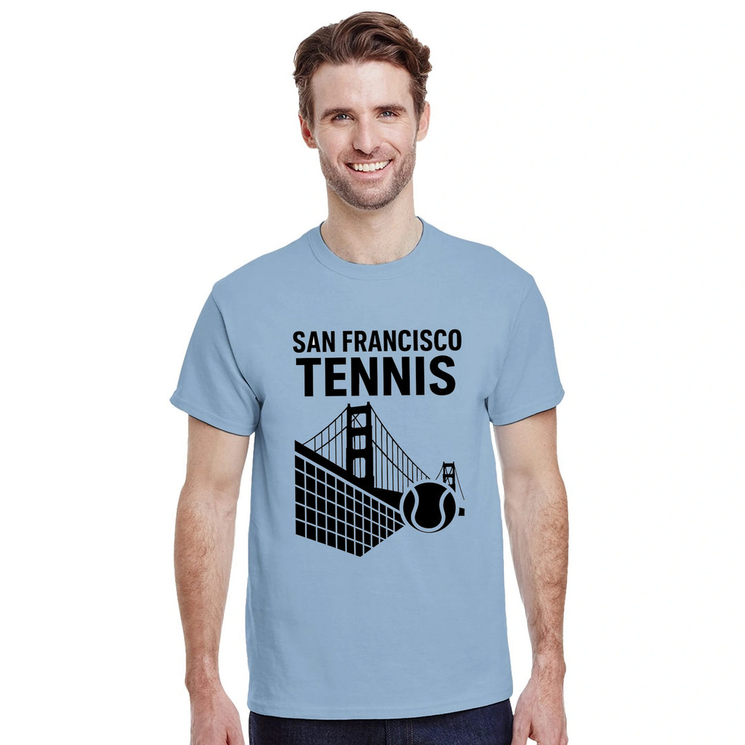 サンフランシスコテニスTシャツ。スタイリッシュなデザインで、テニス愛好者や都市のファンに最適。サイズはS、M、L、XL、XXLが利用可能。