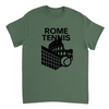ローマテニス5 Tシャツは、テニスの活気ある精神にインスパイアされたユニークなデザインで、スタイルを引き立てます。コートやカジュアルな外出に最適な必需品です。サイズ展開: S, M, L, XL, XXL
