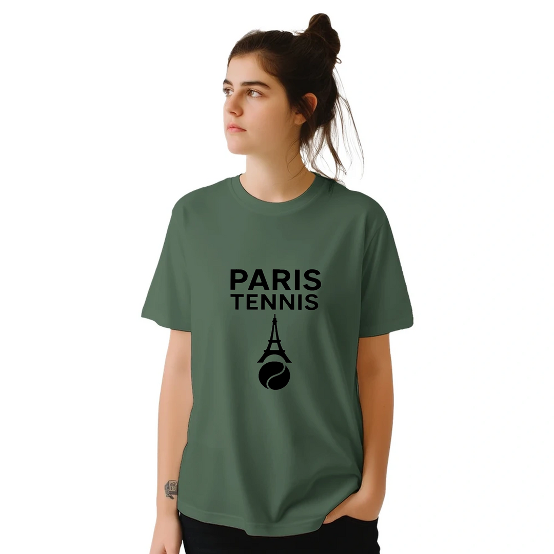 パリテニスTシャツは、愛の街のエッセンスとテニスのスピリットを捉えたスタイリッシュなデザインです。スポーツ愛好者やファッション好きに最適で、コートの内外で着用できます。サイズはS、M、L、XL、XXLがあります。