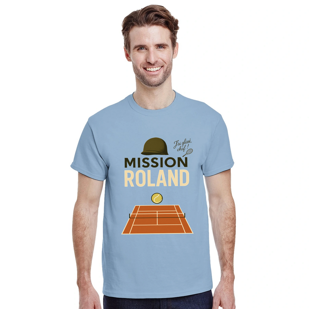 ミッションローランドテニスTシャツ。テニスの精神を捉えたスタイリッシュなTシャツで、快適さと耐久性を兼ね備えています。