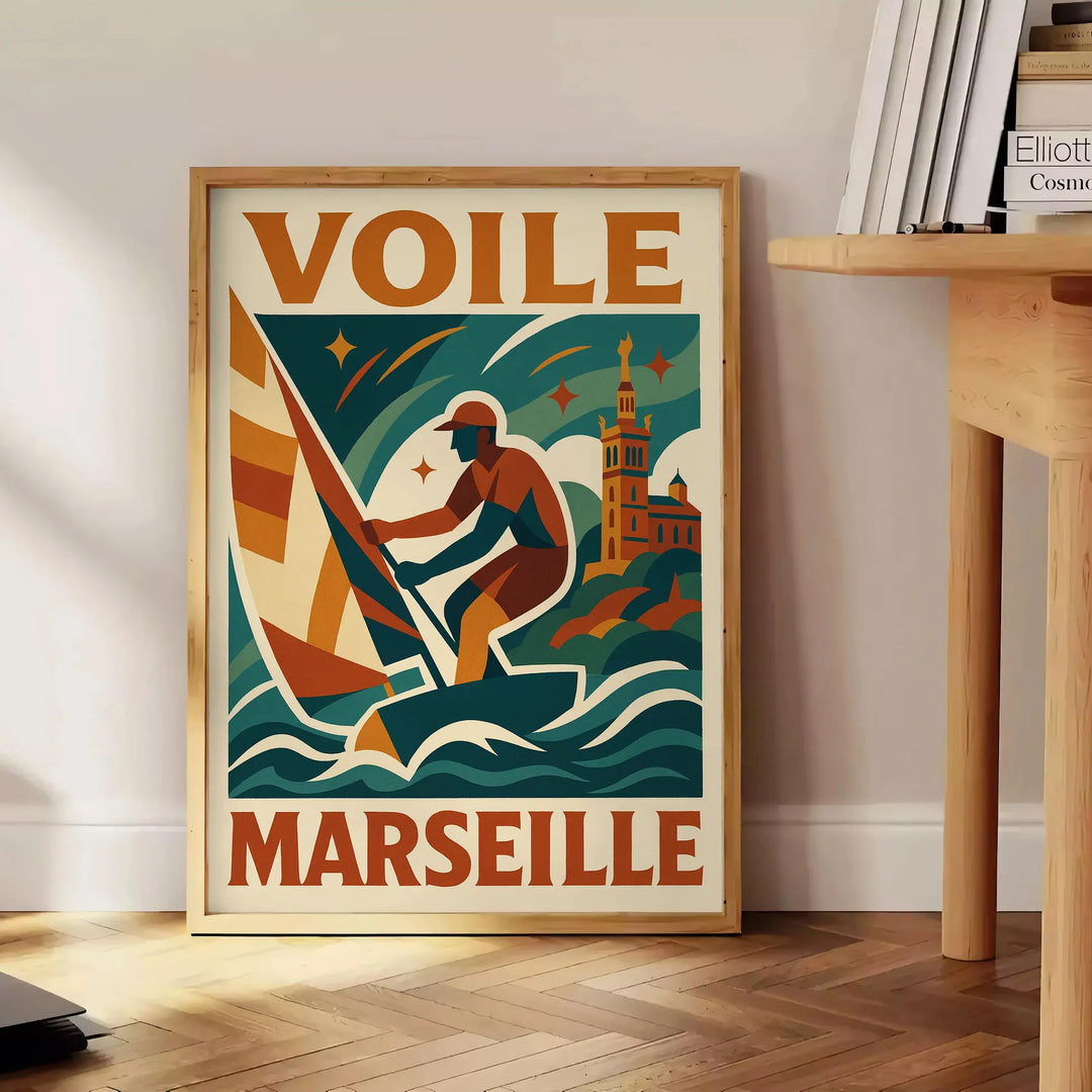 Stilvolles Poster mit Segelszene in Marseille, ideal für maritime Dekoration. Erhältlich in verschiedenen Größen