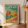 Vintage ceļojumu plakāts par Hoi An, Vjetnāma, ar dzīvīgu oranžu un zaļu krāsu, izmēros 50x70 vai 30x40. Ideāli piemērots, la