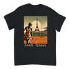 パリのテニスをテーマにしたおしゃれなTシャツ。テニス愛好者にぴったりのデザインで、スタイルを引き立てます。サイズはSからXXLまで選べます。
