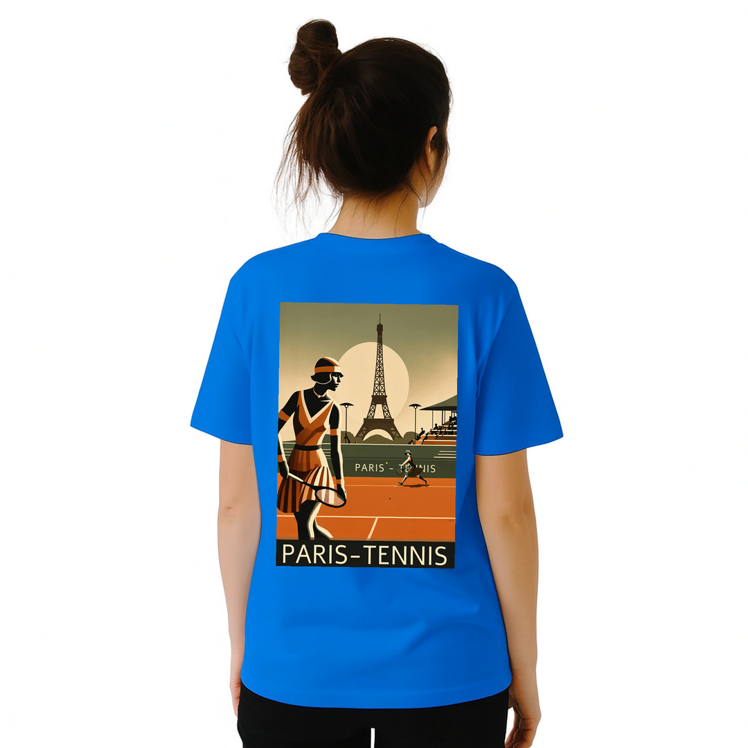 Tennis T-shirt med stilren design inspirerad av Paris, perfekt för tennisälskare. Finns i storlekarna S till XXL