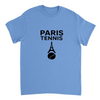 パリテニスTシャツは、愛の街のエッセンスとテニスのスピリットを捉えたスタイリッシュなデザインです。スポーツ愛好者やファッション好きに最適で、コートの内外で着用できます。サイズはS、M、L、XL、XXLがあります。