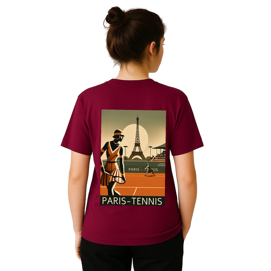 Tennis T-shirt med stilren design inspirerad av Paris, perfekt för tennisälskare. Finns i storlekarna S till XXL