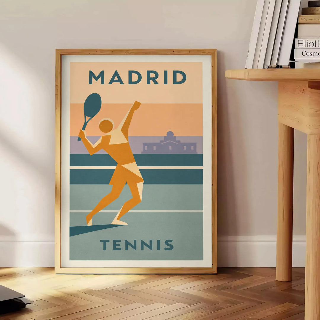 Plakat tenisowy z motywem Madrytu w ciepłych odcieniach brązu i pomarańczy, idealny dla miłośników sportu i dekoracji